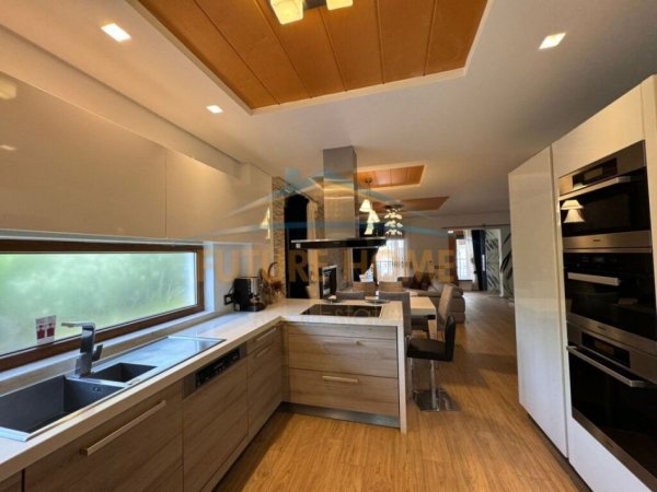 Tirane, shitet Vile 3+1+Aneks+Ballkon , 224 m² 600.000 € (Teg)