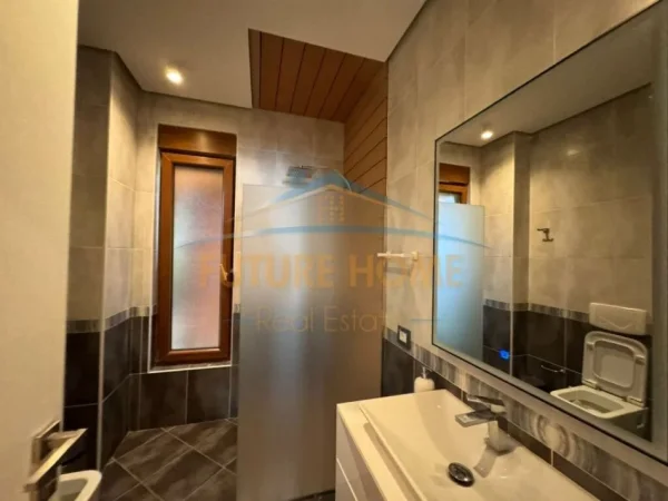 Tirane, shitet Vile 3+1+Aneks+Ballkon , 224 m² 600.000 € (Teg)