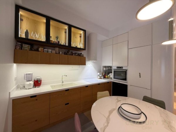 Tirane, jap me qera apartament 2+1+2+POST PARKIMI , 93 m² 2.000 € (Ish Blloku)