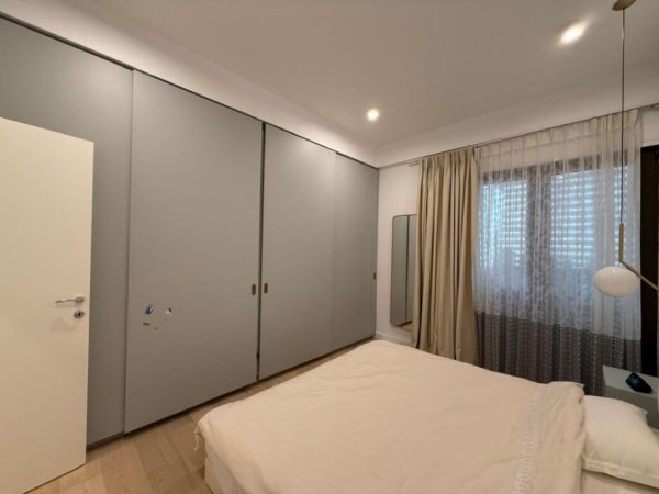 Tirane, jap me qera apartament 2+1+2+POST PARKIMI , 93 m² 2.000 € (Ish Blloku)