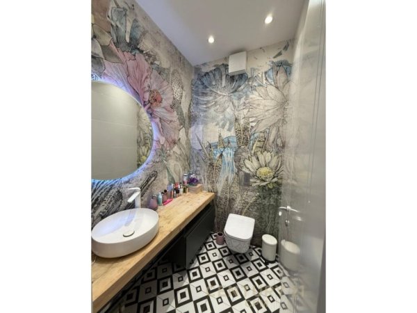 Tirane, jap me qera apartament 2+1+2+POST PARKIMI , 93 m² 2.000 € (Ish Blloku)