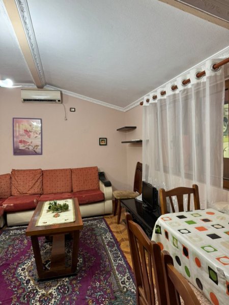 Tirane, jepet me qera apartament 2+1+Ballkon Kati 6, 100 m² 450 € (Bllok , pallatet agimi)
