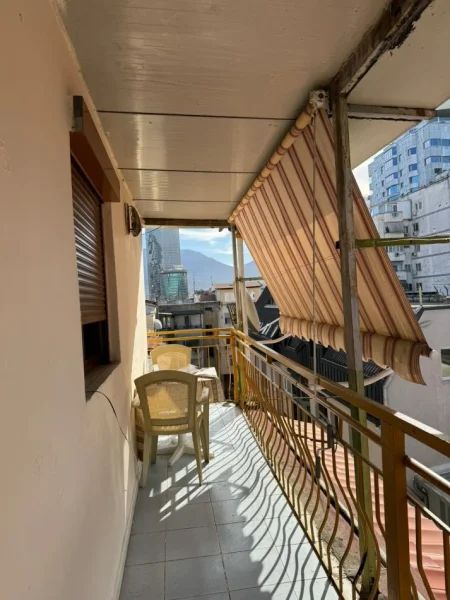 Tirane, jepet me qera apartament 2+1+Ballkon Kati 6, 100 m² 450 € (Bllok , pallatet agimi)