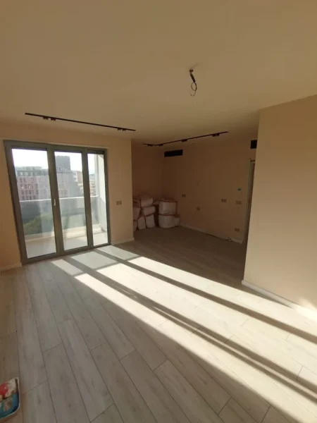 Tirane, jepet me qera zyre Kati 7, 96 m² 1.350 € (rruga e kavajes)