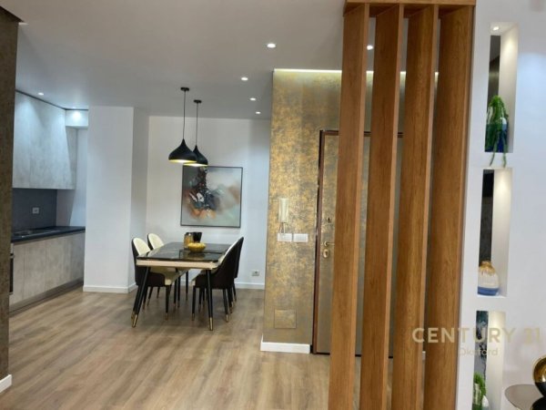 Tirane, shitet apartament 2+1 Kati 5, 136 m² 285.000 € (KRISTAL CENTER)
