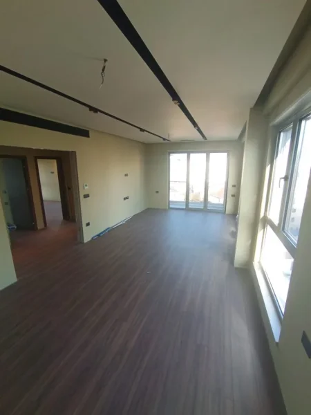 Tirane, jepet me qera zyre Kati 7, 126 m² 1.700 € (rruga e durresit , rruga e kavajes)