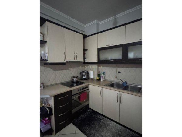 Tirane, shitet apartament 1+1 Kati 10, 74 m² 85.000 € (Astir)