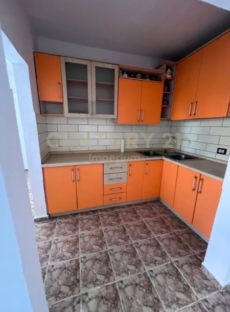 Tirane, shitet apartament 1+1 Kati 1, 64 m² 70.000 € (Kombinat)