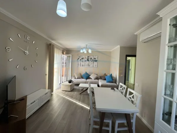 Tirane, jap me qera apartament 1+1 Kati 6, 62 m² 500 € (Unaza e Re)