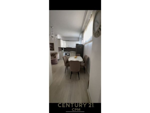 Tirane, shitet apartament 2+1 Kati 9, 85 m² 130.000 € (Stacioni i trenit)