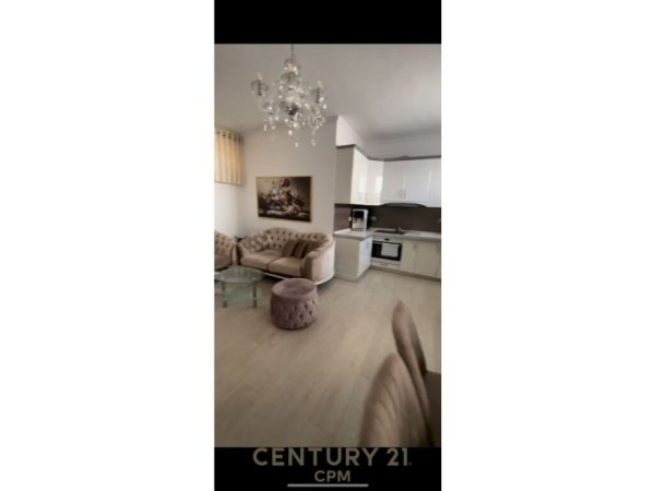 Tirane, shitet apartament 2+1 Kati 9, 85 m² 130.000 € (Stacioni i trenit)