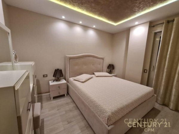 Tirane, jepet me qera apartament 2+1 Kati 4, 140 m² 1.100 € (JURIDIKU)