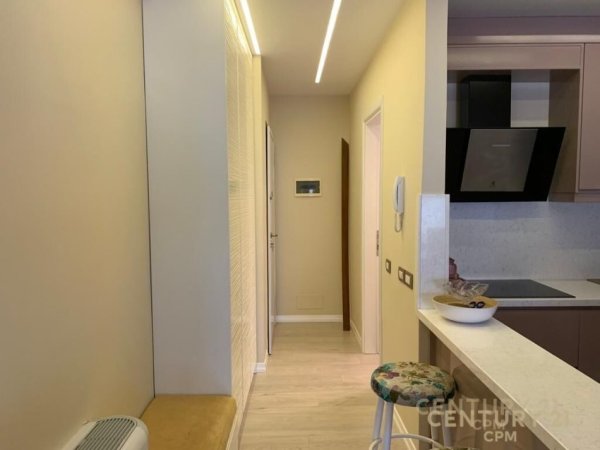 Tirane, jepet me qera apartament 2+1 Kati 4, 140 m² 1.100 € (JURIDIKU)
