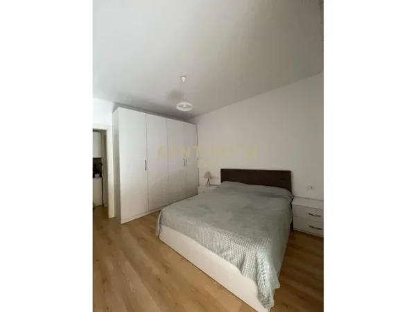 Tirane, jepet me qera apartament 1+1+Ballkon Kati 3, 75 m² 800 € (Delijorgji)