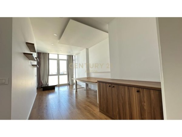 Tirane, jepet me qera apartament 2+1 Kati 8, 101 m² 800 € (Kika 2)