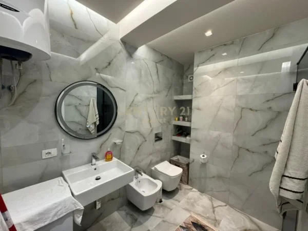 Tirane, jepet me qera apartament 1+1+Aneks+Ballkon Kati 3, 60 m² 850 € (Rruga e Durresit)