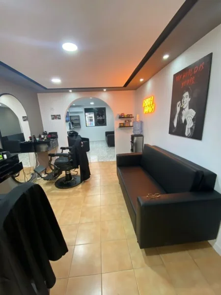 Tirane, shitet ambjent biznesi Kati 0, 53 m² (rruga e durresit)