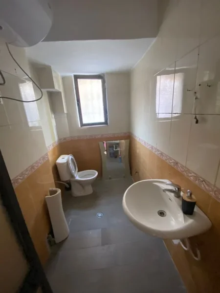 Tirane, shitet ambjent biznesi Kati 0, 53 m² (rruga e durresit)