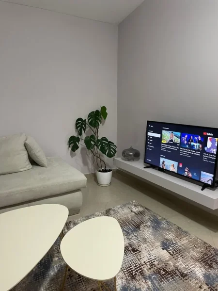Tirane, jepet me qera apartament 2+1+Ballkon Kati 6, 140 m² 750 € (Liqeni, Rruga Peti)