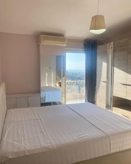 Tirane, jepet me qera apartament 2+1+Ballkon Kati 6, 140 m² 750 € (Liqeni, Rruga Peti)