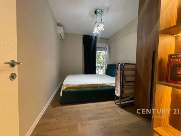 Tirane, shitet apartament 2+1+Ballkon Kati 3, 74 m² 160.000 € (Kompleksi Kontakt)