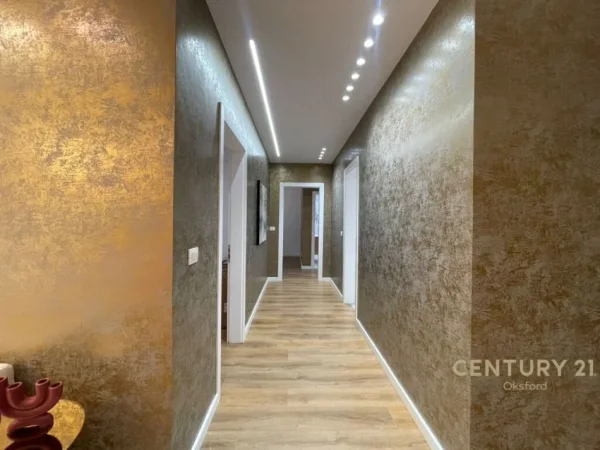 Tirane, shitet apartament 2+1+Aneks+Ballkon Kati 6, 136 m² 285.000 € (Mbikalimi i Kristal Center)