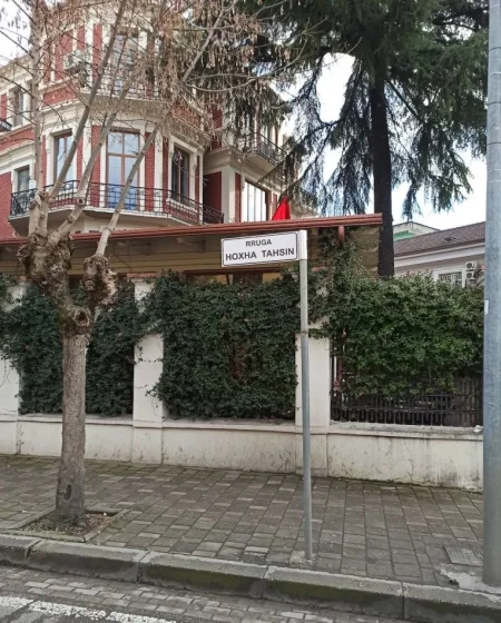 Tirane, shitet ambjent biznesi Kati 1, 27 m² 142.000 € (Hoxha Tahsim, Pazari Ri)
