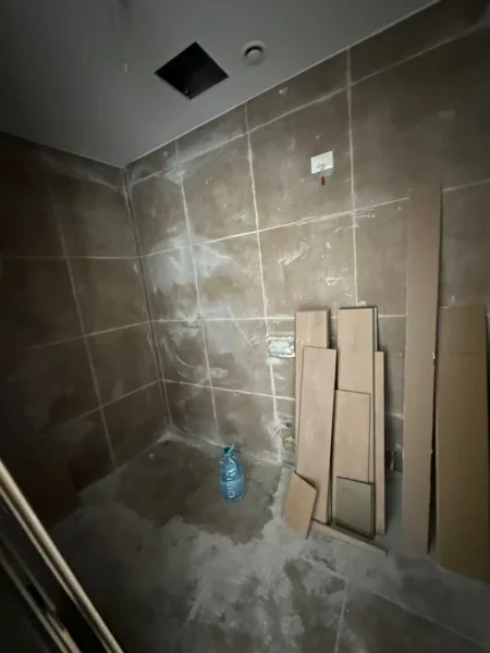 Tirane, jepet me qera ambjent biznesi Kati 2, 65 m² 800 € (Lake View)