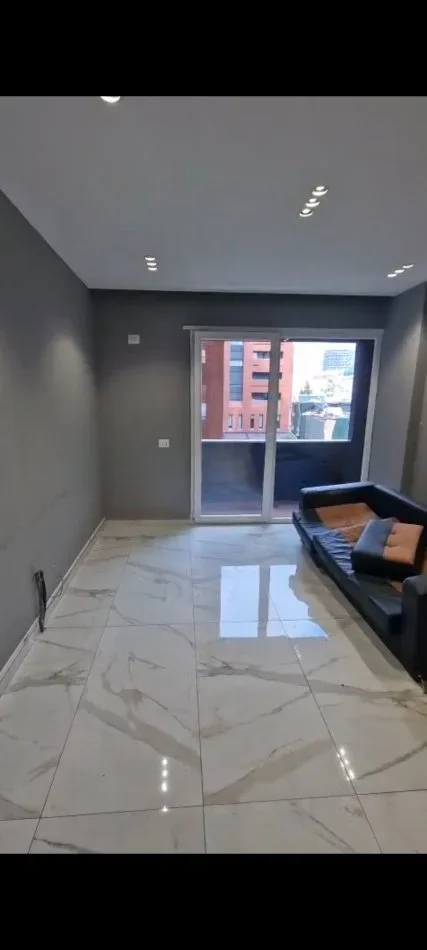 Tirane, jepet me qera ambjent biznesi Kati 2, 162 m² 1.800 € (Rruga Burgut, Kompleks Panorama)