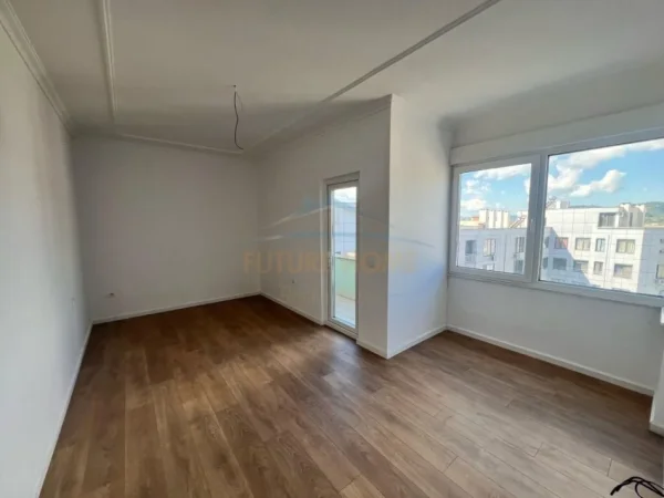 Tirane, jepet me qera apartament+verande | Penthouse 2+1+Ballkon Kati 9, 130 m² 1.500 € (Besim Alla)