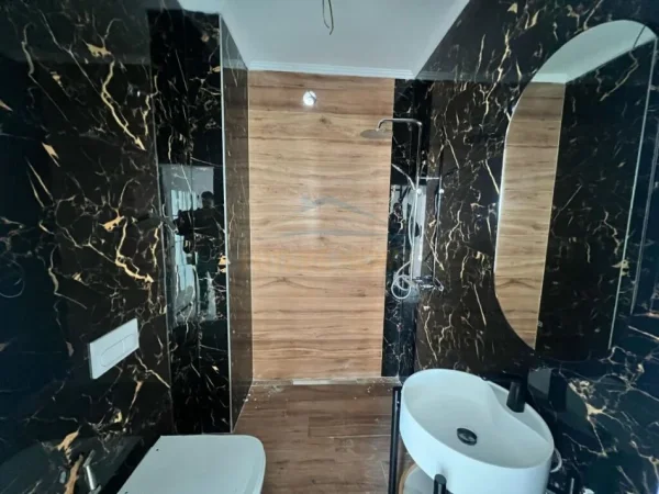 Tirane, jepet me qera apartament+verande | Penthouse 2+1+Ballkon Kati 9, 130 m² 1.500 € (Besim Alla)