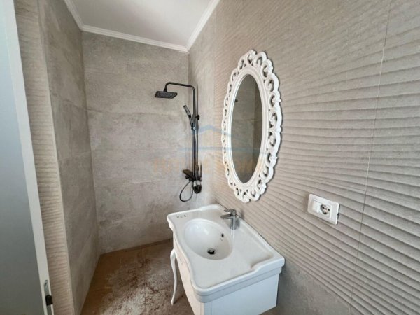 Tirane, jepet me qera apartament+verande | Penthouse 2+1+Ballkon Kati 9, 130 m² 1.500 € (Besim Alla)