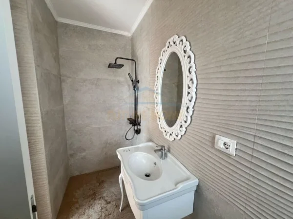 Tirane, jepet me qera apartament+verande | Penthouse 2+1+Ballkon Kati 9, 130 m² 1.500 € (Besim Alla)