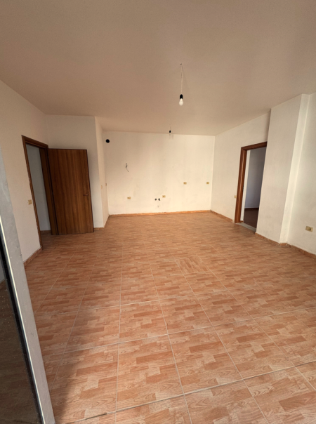 Tirane, shes apartament 3+1+Ballkon Kati 2, 132 m² 192.000 € (Kodra e Diellit)