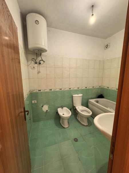 Tirane, shes apartament 3+1+Ballkon Kati 2, 132 m² 192.000 € (Kodra e Diellit)