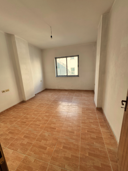 Tirane, shes apartament 3+1+Ballkon Kati 2, 132 m² 192.000 € (Kodra e Diellit)