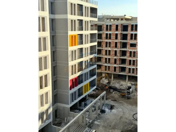 Tirane, shitet apartament 2+1 Kati 6, 87 m² 91.100 € (Univers City, Tirane)
