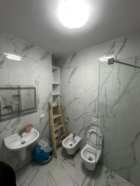 Tirane, jepet me qera apartament 1+1+Aneks+Ballkon Kati 3, 60 m² 500 € (shkolla kongresi lushnjes)