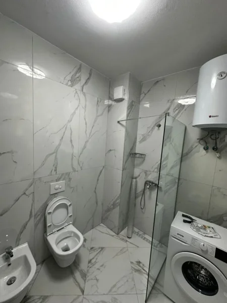 Tirane, jepet me qera apartament 1+1+Aneks+Ballkon Kati 3, 60 m² 500 € (shkolla kongresi lushnjes)