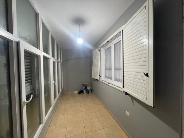 Tirane, jepet me qera apartament 2+1+Ballkon Kati 2, 110 m² 701 € (Don Bosko)