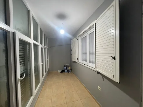 Tirane, jepet me qera apartament 2+1+Ballkon Kati 2, 110 m² 701 € (Don Bosko)