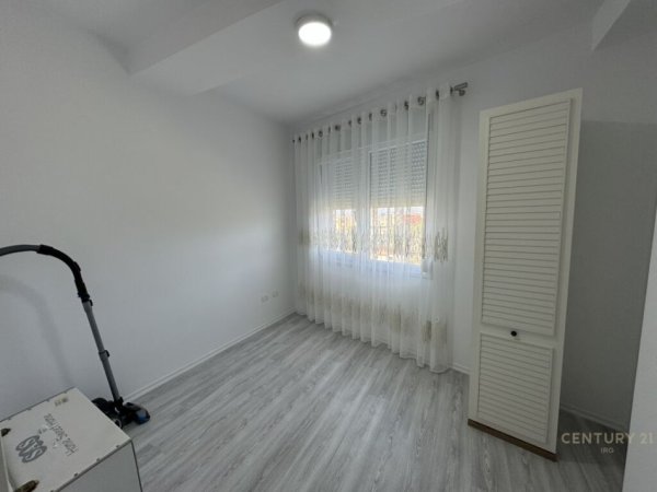 Tirane, jap me qera apartament 3+1+2+POST PARKIMI+Ballkon , 143 m² 1.200 € (Liqeni i Thatë)