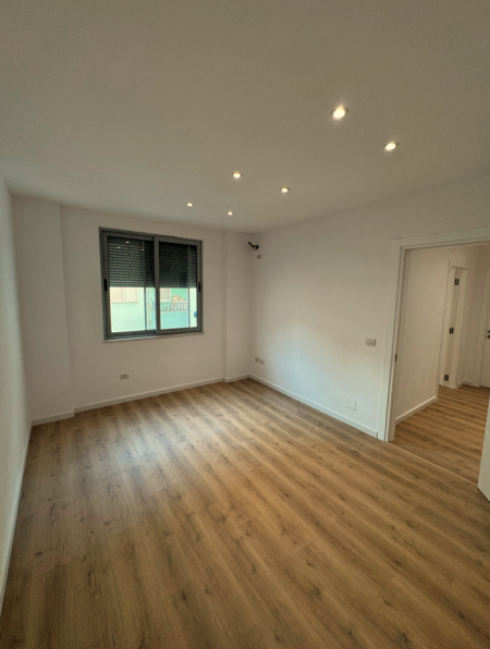 Tirane, jepet me qera apartament 2+1+Ballkon Kati 3, 104 m² 175.000 € (Kodra e Diellit)
