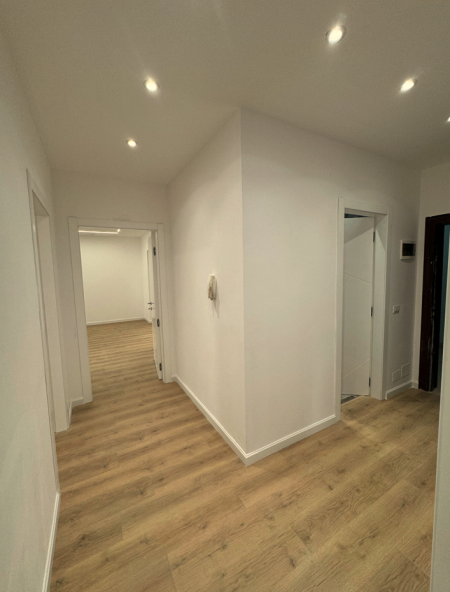 Tirane, jepet me qera apartament 2+1+Ballkon Kati 3, 104 m² 175.000 € (Kodra e Diellit)