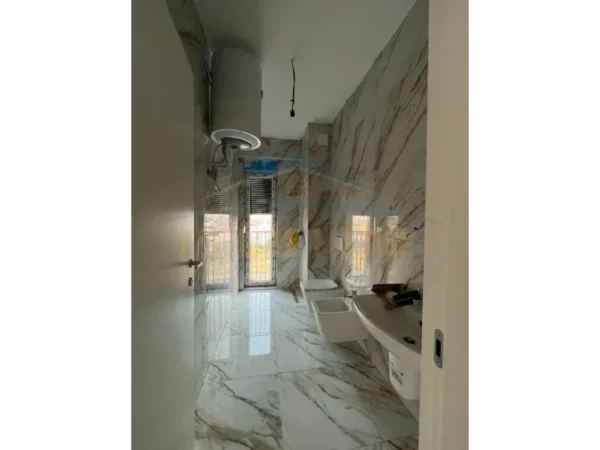 Tirane, jepet me qera apartament 3+1+Ballkon Kati 4, 124 m² 500 € (Jordan Misja)