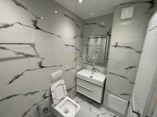Tirane, jap me qera apartament 2+1+2 +2POSTE PARKIMI +Ballkon , 114 m² 1.200 € (Liqeni i Thatë)