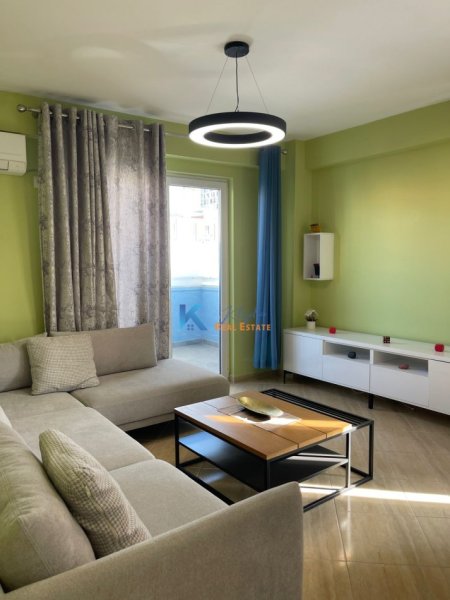 Tirane, jap me qera apartament 2+1+Ballkon Kati 6, 85 m² 700 € (Jordan Misja)