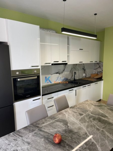 Tirane, jap me qera apartament 2+1+Ballkon Kati 6, 85 m² 700 € (Jordan Misja)