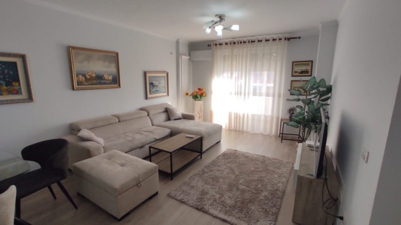 Tirane, jepet me qera apartament 1+1+Ballkon Kati 6, 80 m² 750 € (Rruga e Elbasanit)