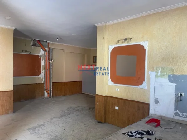 Vlore, shitet dyqan Kati 0, 85 m² 115.000 € (VLORE)
